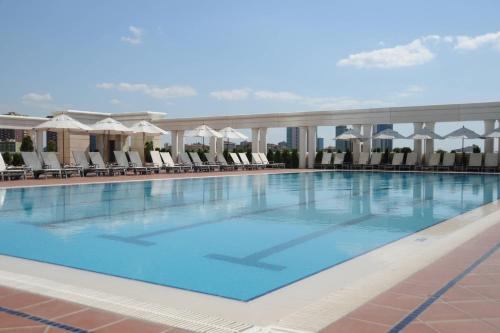 Бассейн в Istanbul Marriott Hotel Asia или поблизости