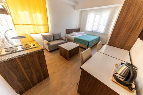 a small room with a kitchen and a living room at Şirin Apartrooms in Pamukkale