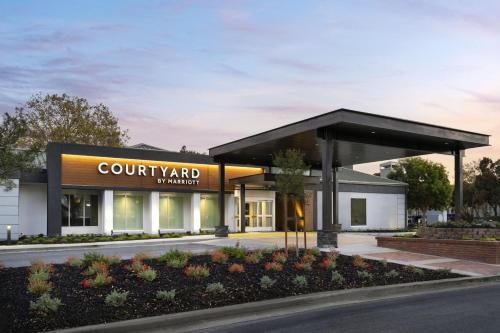 a building with a sign that reads court yard apartments at Courtyard by Marriott San Mateo Foster City in Foster City