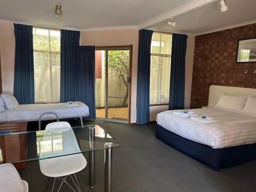 Ένα ή περισσότερα κρεβάτια σε δωμάτιο στο Portarlington Beach Motel