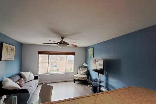 a living room with a couch and a ceiling fan at 2bdr Bluff Heights Condo walking distance to beach in Long Beach