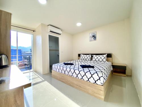 Ένα ή περισσότερα κρεβάτια σε δωμάτιο στο Vista Residence Patong