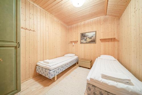 Postel nebo postele na pokoji v ubytování Alpine Chalet Central Ski-in Ski-out, Levi center by Aavalevi