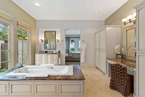 Koupelna v ubytování Terranea by Fieldtrip Ocean Golf Views Resort Access Private Hot Tub