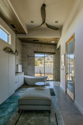 Vanguard by Fieldtrip 5 Bd Private Luxury with Infinity Pool Game Roomにあるベッド