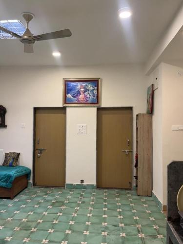 Ένα ή περισσότερα κρεβάτια σε δωμάτιο στο JAY SHANKAR Homestay
