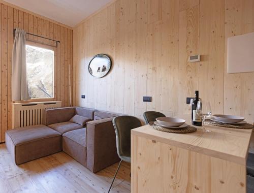 a living room with a couch and a table at Cervino loft in Breuil-Cervinia