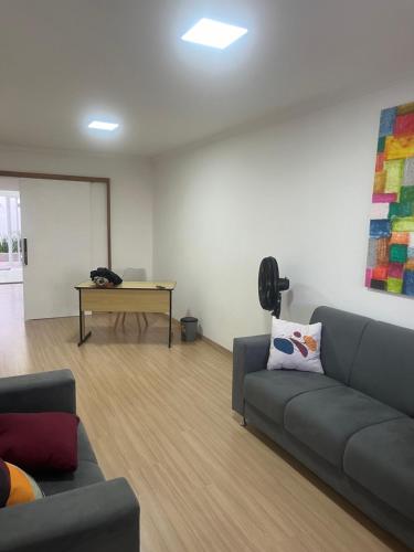 Ruang duduk di Casa c Suite independente cond Jd Moncoes