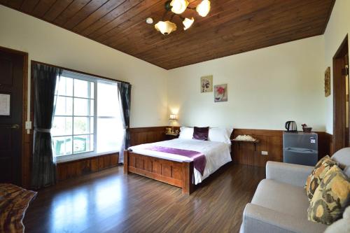 Postel nebo postele na pokoji v ubytování Hou Niao Fei Xing B&B