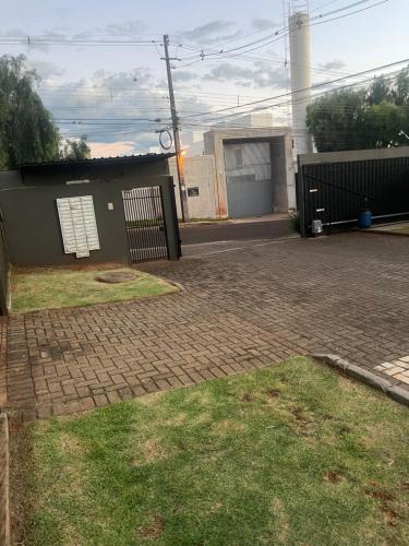Gambar di galeri bagi Casa c Suite independente cond Jd Moncoes di Maringá