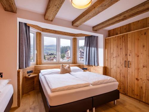 Postel nebo postele na pokoji v ubytování Almhof Kitzlodge - Alpine Lifestyle Hotel