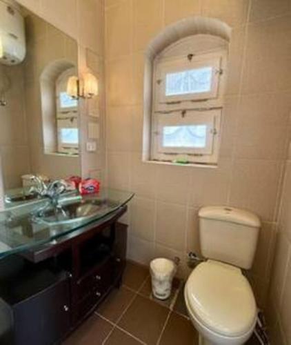 Ένα μπάνιο στο The Downtown Getaway Studio