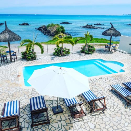 Beachfront Apartment - Superb View