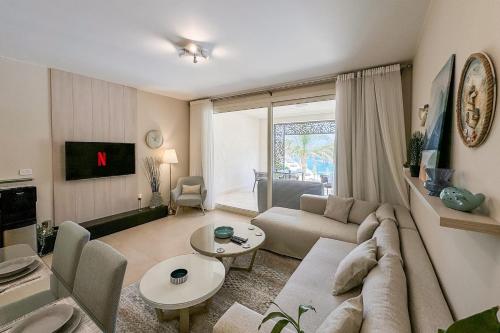 Summer Breeze 2 BDR Pool Sea View Mangroovy