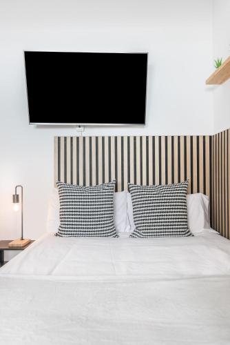 Minimalist & Exterior Studio Next to the Beach