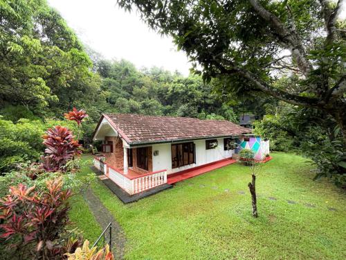a small house in the middle of a yard at Sharta Unawatuna Hostel in Unawatuna