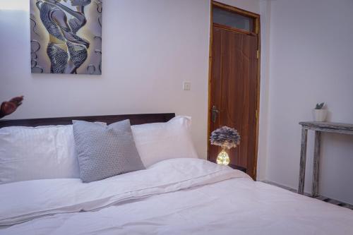 Postel nebo postele na pokoji v ubytování Summit Side Nanyuki - A One Bedroom Apartment