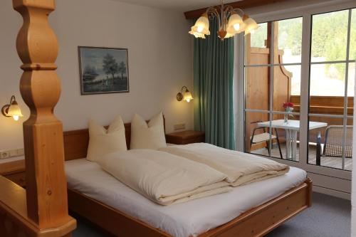 Postel nebo postele na pokoji v ubytování Landgasthof Schuster