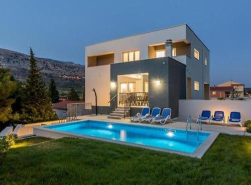 Modern & Stylish Villa with Private Pool