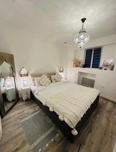 Ένα ή περισσότερα κρεβάτια σε δωμάτιο στο Charmante suite Marrakech