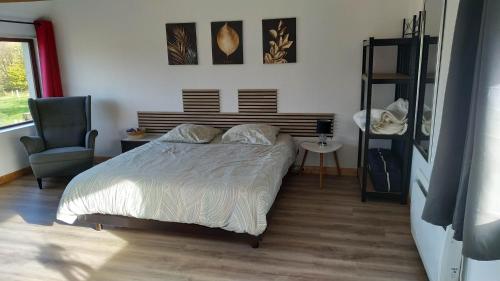 Postel nebo postele na pokoji v ubytování gite "La Renaudaie" - piscine