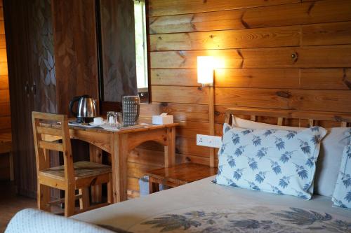 Utensilios para hacer té y café en labdhi Resorts Masinagudi- Stag Groups not allowed