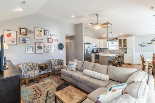 a living room with a couch and a kitchen at OBX Beach Gnome in Kill Devil Hills