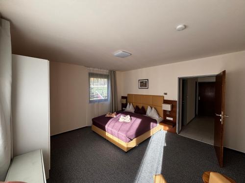 a hotel room with a bed and a window at Ski Vital Apartments in Sankt Michael im Lungau