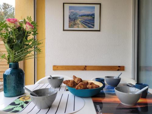 Vela Aurea, Studio 4 couchages en rez de jardin, avec terrasse et parking, à 500m de la plage