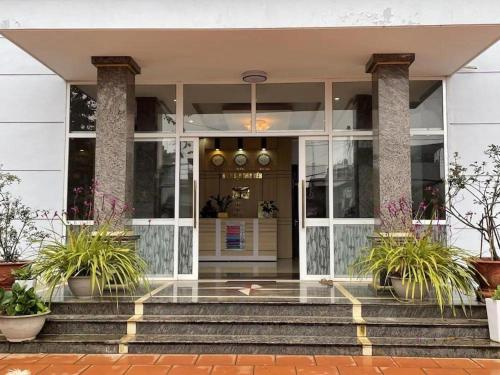 Η πρόσοψη ή η είσοδος του Thúy Tiên Hotel LC - by BAY LUXURY