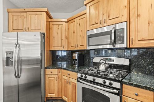 Η κουζίνα ή μικρή κουζίνα στο TOWN POINTE C101 condo