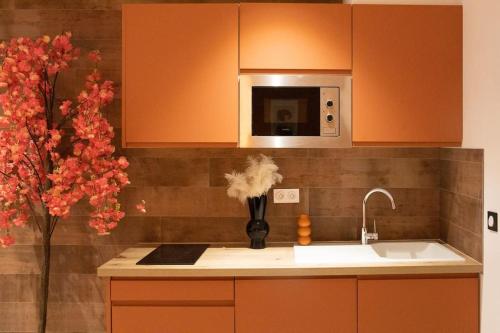 Fotografie z fotogalerie ubytování Bulle ocre, renové & climatisé dans le centre v destinaci Nîmes