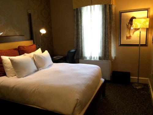 Chestnut Hill Hotel Image