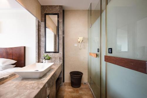 Ένα μπάνιο στο Lettry Hotel