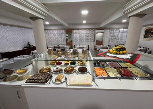 a buffet line with many different types of food at Tulipa Hotel in Foz do Iguaçu