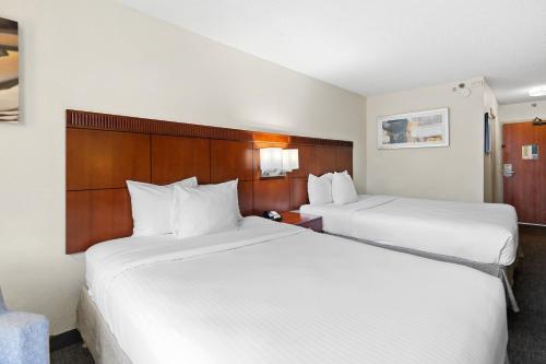 88 Palms Hotel & Event Centerにあるベッド