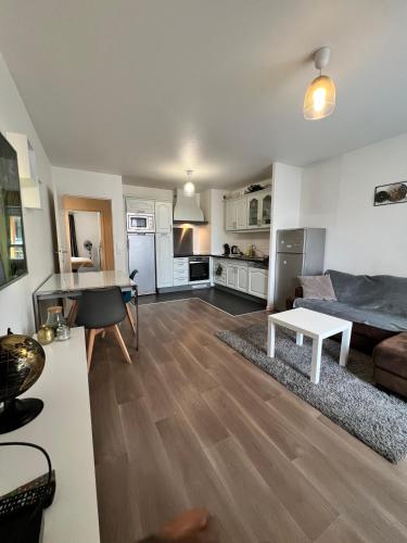 Photo de la galerie de l'établissement Moderne près du Stade de France avec balcon, à Saint-Denis