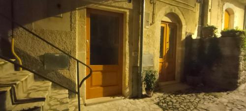 an entrance to a building with a yellow door at Casa Vacanze Il Peperoncino in Caramanico Terme