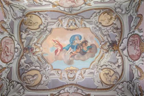 a painting on the ceiling of a room at Il Castello di San Michele in San Michele in Teverina