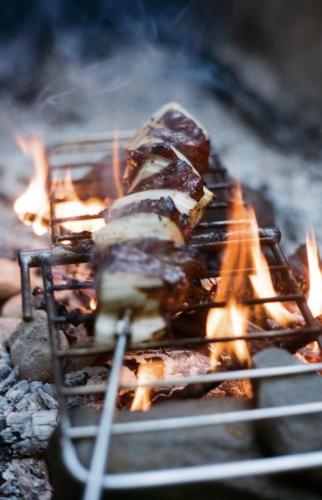 Grillmöjligheter vid campingen som gästerna kan använda
