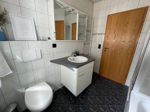 Bilik mandi di Ferienwohnung in Zaberfeld