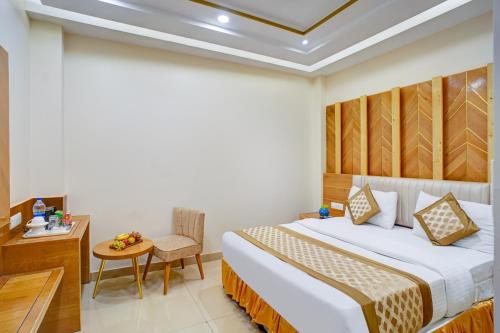 a hotel room with a bed and a table and a chair at Hotel Gold Palace - 03 Mins Walk From New Delhi Railway Station in New Delhi