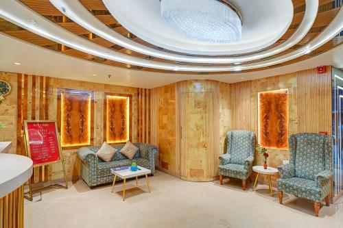 a room with two chairs and a table at Hotel Gold Palace - 03 Mins Walk From New Delhi Railway Station in New Delhi
