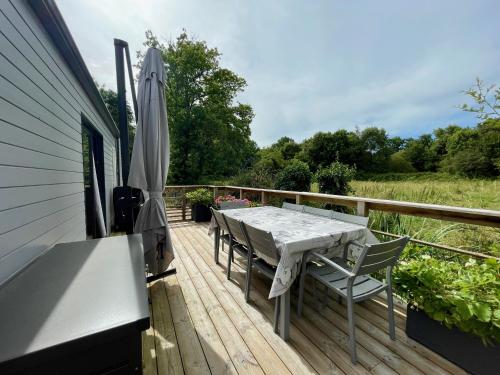 Μπαλκόνι ή βεράντα στο Modern and cosy ecolodge, shared heated pool, Les Mathes