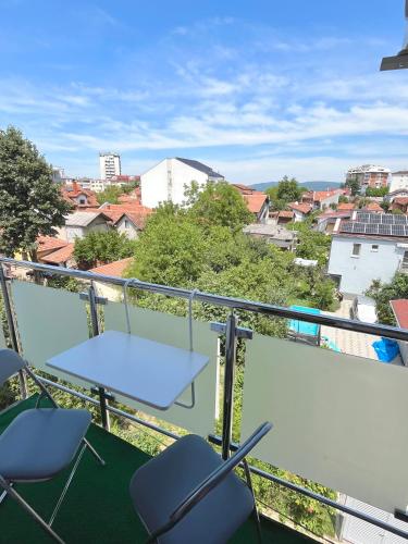 a balcony with chairs and a table with a view at Apartman KVINS in Kruševac