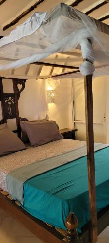 Terry's Harbour Key Cottageにあるベッド