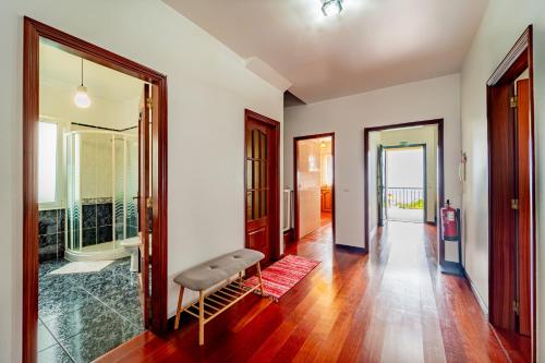 a living room with a bench and a walk in shower at Casa Dolce Vita in Ponta do Sol