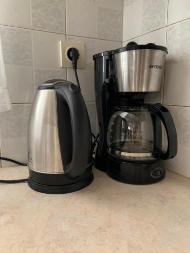 a coffee maker and a coffee pot on a counter at Madelulu House in Pramanta