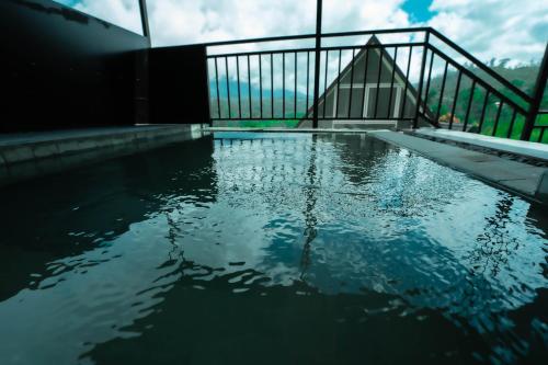 Bazén v ubytování Adaaran St Clair Retreat nebo v jeho okolí