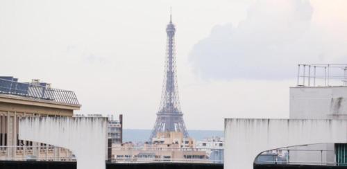 a view of the eiffel tower from a building at Saint Cloud Citea Access dayuse Room - 10 minutes La Defense 20 minutes Paris Parc Expo in Saint-Cloud